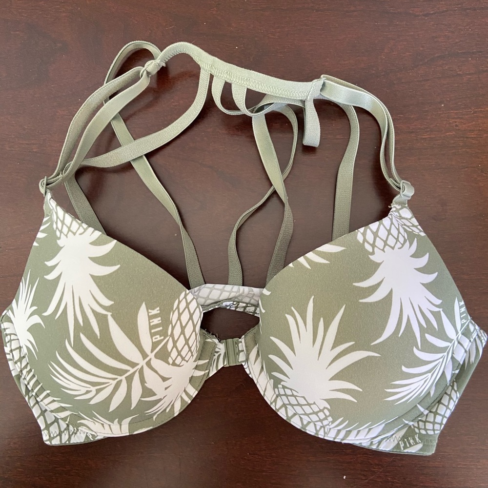 Victoria’s Secret push-up front clip bra⭐️